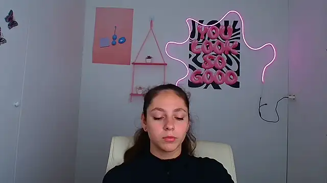 KissMeJulia online show from 07.07.26
