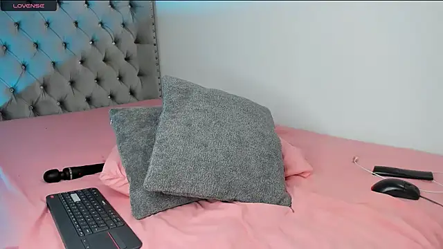 eva cutee  online show from 04.23.26