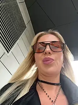 LisaMurr online show from 05.15.26