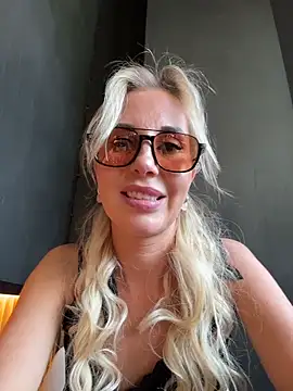 LisaMurr online show from 06.12.26