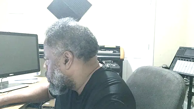 Snapshot of Cleozevo1961 chatting on 05.20.26 Cleozevo1961 online show from 05.20.26