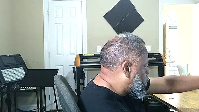 Snapshot of Cleozevo1961 chatting on 06.15.26 Cleozevo1961 online show from 06.15.26