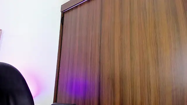 Annie Parkerr online show from 03.17.26