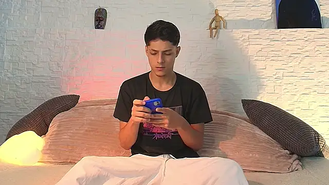 Eliassalvatore  online show from 04.28.26