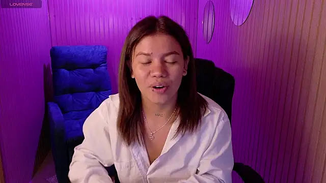 Alessia Monroe  online show from 04.27.26