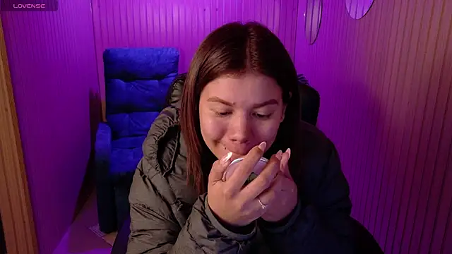 Alessia Monroe  online show from 04.28.26