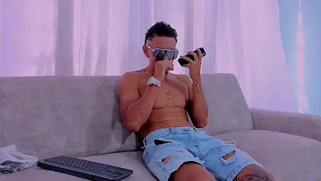 Snapshot of privacy_friends chatting on 03.09.26 privacy friends online show from 03.09.26