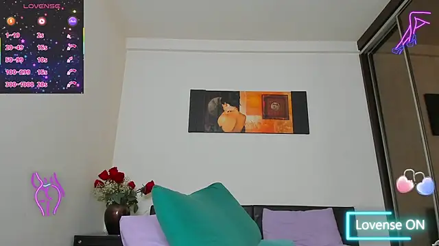 GoldenLunaa online show from 06.26.26