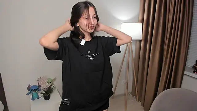 Snapshot of littleevilon chatting on 03.25.26 littleevilon online show from 03.25.26