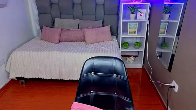 SophyAdams online show from 06.10.26