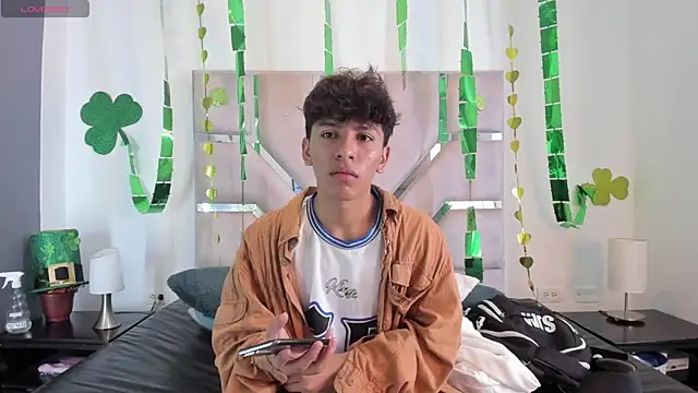 Angel Lux online show from 03.06.26