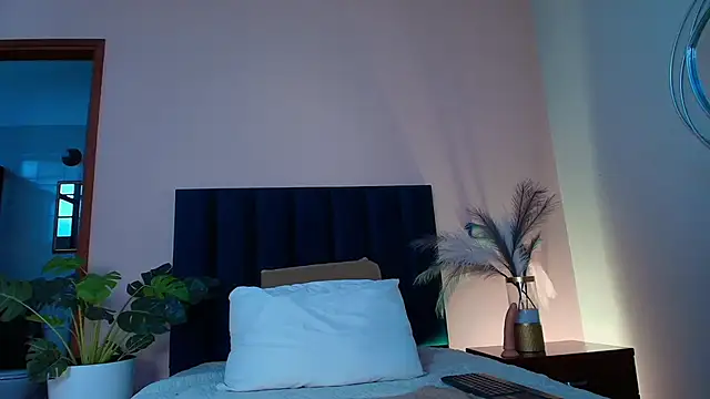 KatrionaNyx online show from 04.30.26