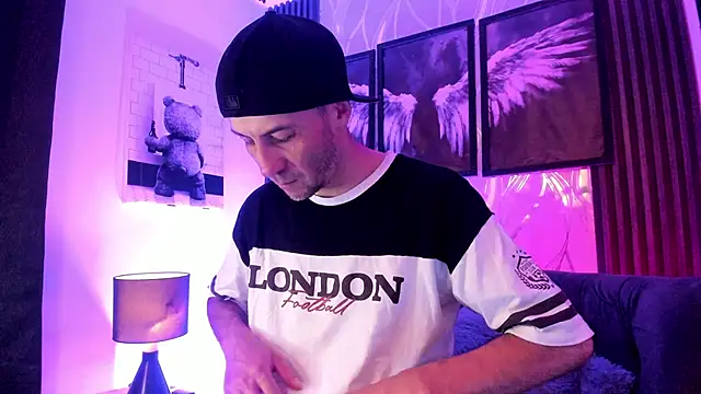 Milanwhite  online show from 03.05.26