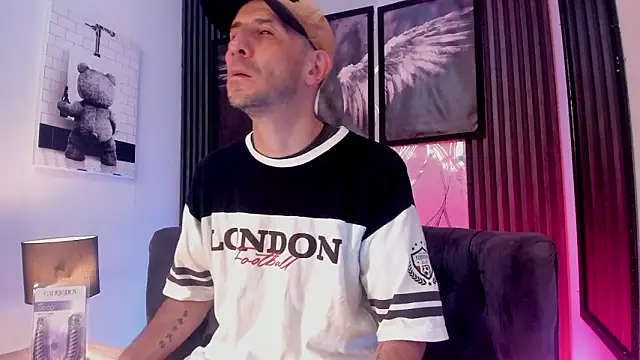 Milanwhite  online show from 03.12.26