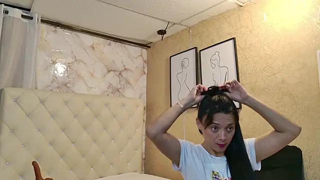 QueenSallyDesire online show from 05.08.26