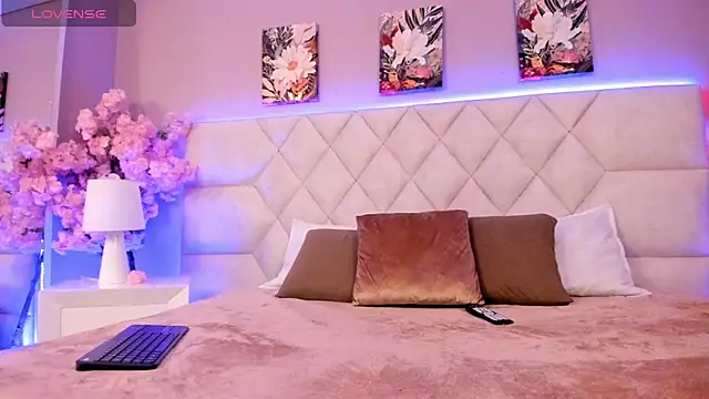 Bianca Monroe  online show from 04.28.26