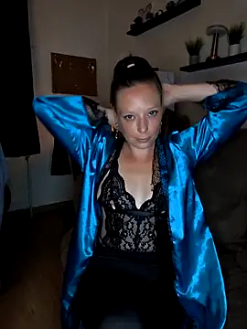 Snapshot of ZaramourXMrX chatting on 05.17.26 ZaramourXMrX online show from 05.17.26