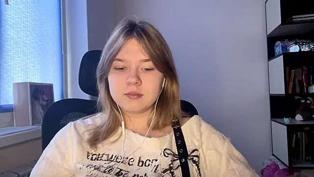 TomikoPfau online show from 04.24.26