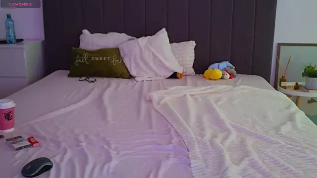 LauraDelightX online show from 06.15.26