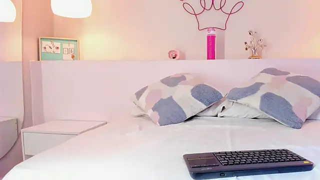 mia mendoza  online show from 02.28.26