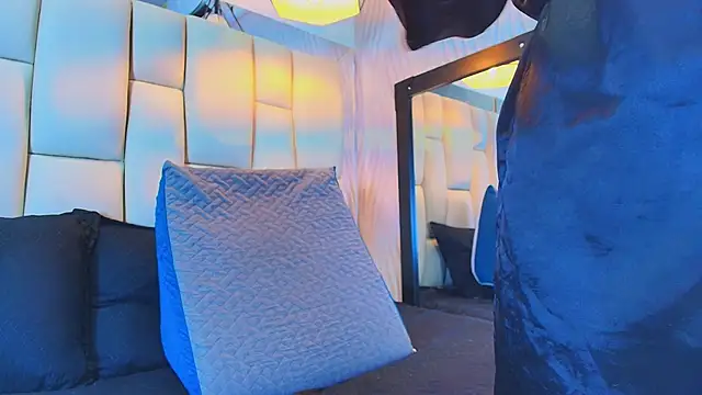 Lana Sliim online show from 04.23.26