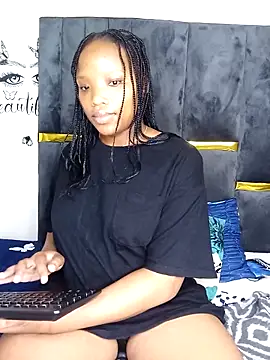 Snapshot of Divine_Beautyxx chatting on 04.13.26 Divine Beautyxx online show from 04.13.26
