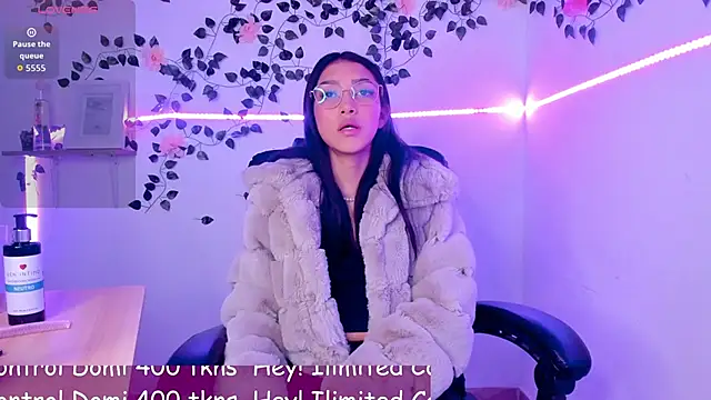 jaulyn 18 online show from 04.22.26