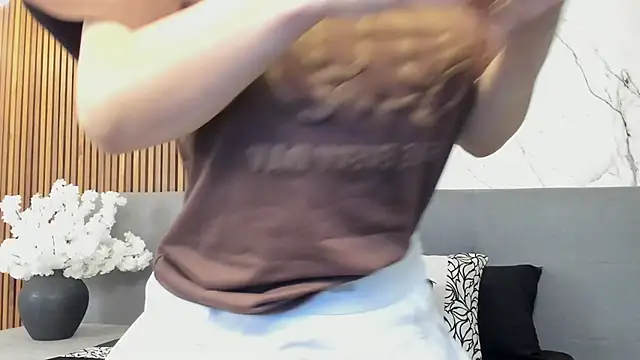 Snapshot of Amara_Velvet_ chatting on 06.20.26 Amara Velvet online show from 06.20.26