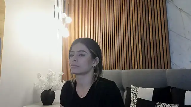 Snapshot of Amara_Velvet_ chatting on 06.21.26 Amara Velvet online show from 06.21.26