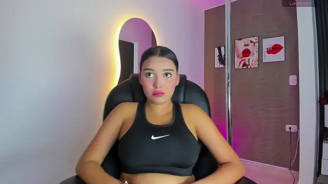 Tiphanysalvatore online show from 03.02.26