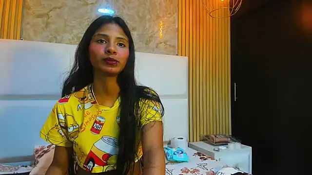 Juna Hyl online show from 03.13.26