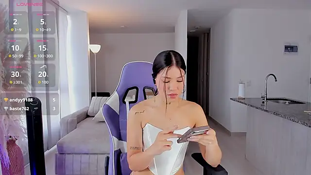 sofiawiliams online show from 04.18.26
