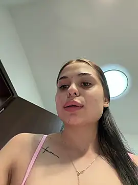 Snapshot of Olivia_Noor chatting on 06.19.26 Olivia Noor online show from 06.19.26