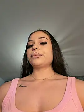 Snapshot of Olivia_Noor chatting on 07.25.26 Olivia Noor online show from 07.25.26