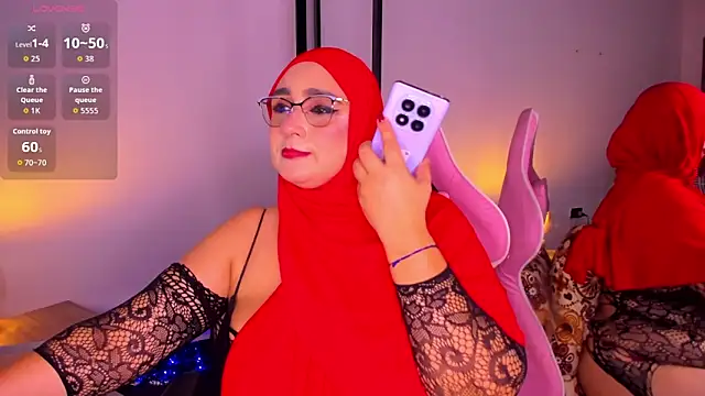 Snapshot of HijabiMilff chatting on 03.31.26 HijabiMilff online show from 03.31.26