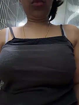 Snapshot of sessy_grl chatting on 06.28.26 sessy grl online show from 06.28.26
