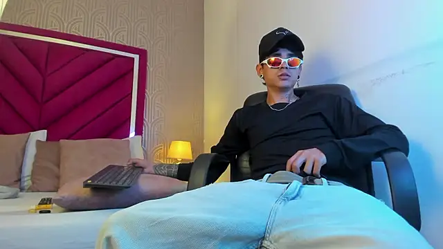 Dominic Foxx online show from 03.04.26