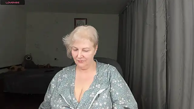 Mary-Leee online show from 06.12.26
