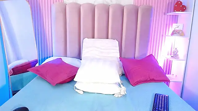 ArianaRougee online show from 04.25.26
