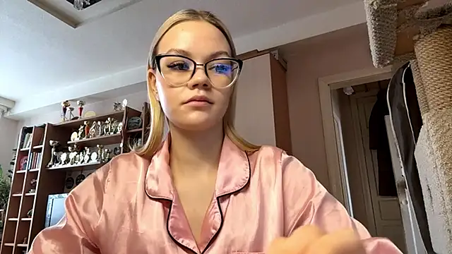 MiaCashe online show from 03.08.26