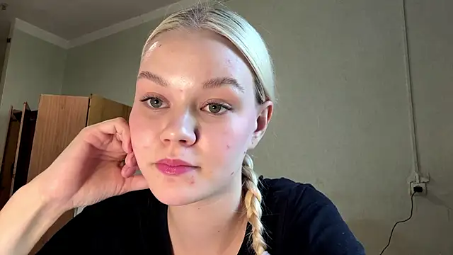 MiaCashe online show from 07.20.26