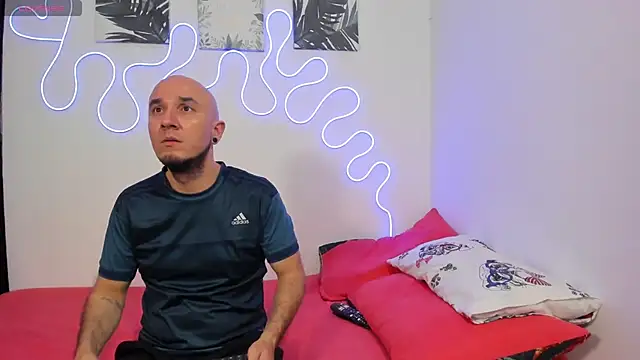 Snapshot of Cintya_n_Roger chatting on 03.24.26 Cintya n Roger online show from 03.24.26