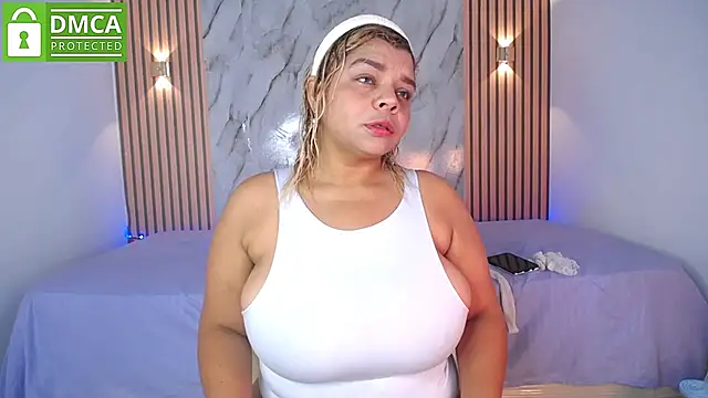 CasieBigtits online show from 06.10.26
