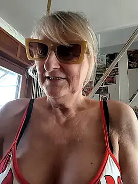 Snapshot of Heidiblueeyes chatting on 03.09.26 Heidiblueeyes online show from 03.09.26