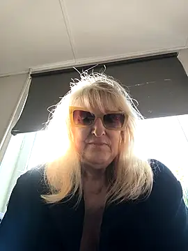 Snapshot of Heidiblueeyes chatting on 03.12.26 Heidiblueeyes online show from 03.12.26