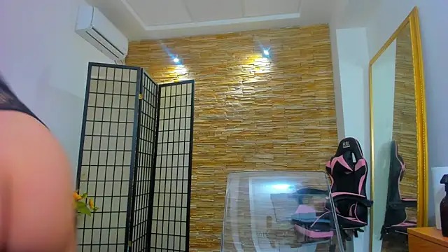 MiaNoirr online show from 03.05.26