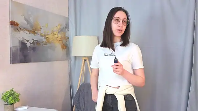 DoraWhitrock online show from 02.23.26