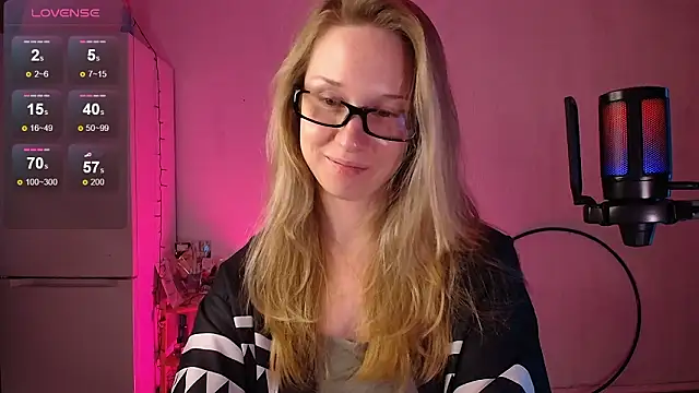 Snapshot of SatinSinner chatting on 03.07.26 SatinSinner online show from 03.07.26