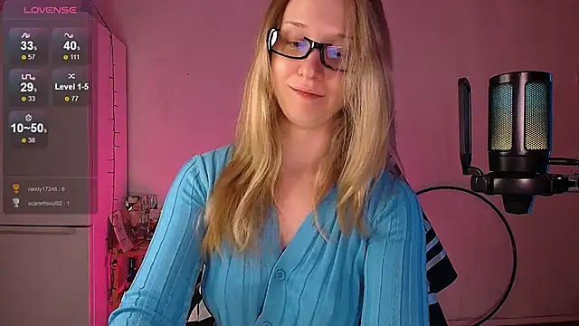 Snapshot of SatinSinner chatting on 03.09.26 SatinSinner online show from 03.09.26