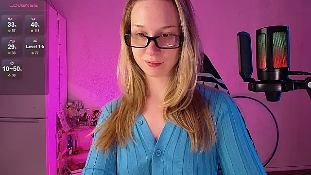 Snapshot of SatinSinner chatting on 03.11.26 SatinSinner online show from 03.11.26